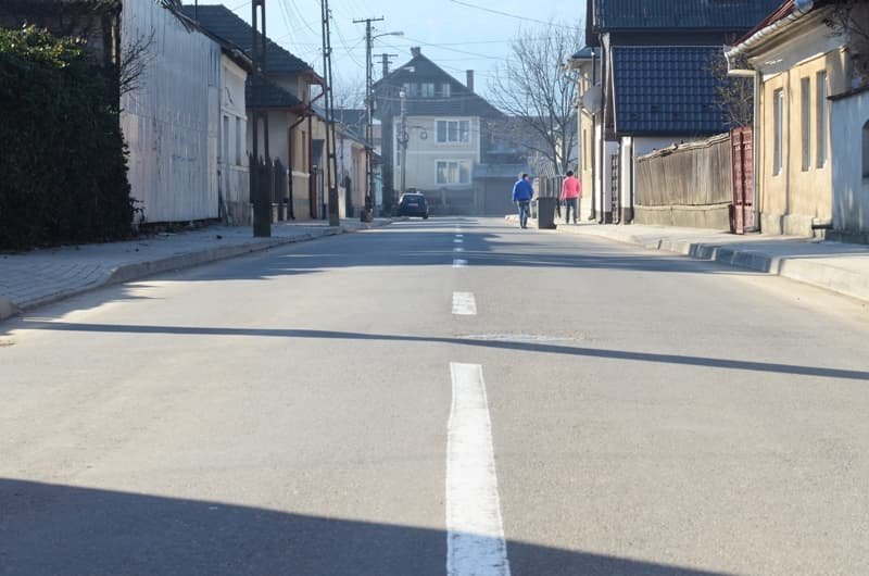 Asphalt road condition reference; not a protectant application record